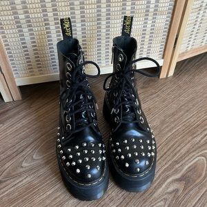 DR MARTEN Jadon max studded platform boots size US 6 women’s
